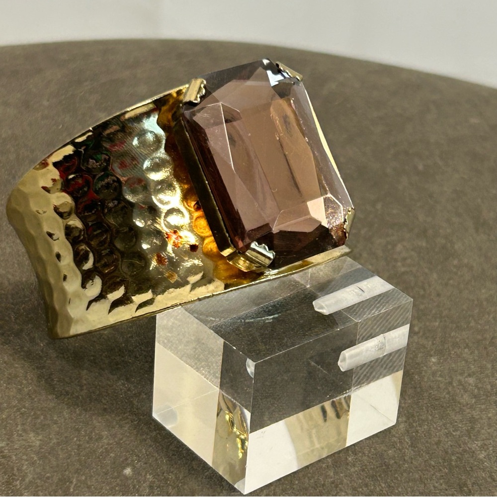 Gold-tone Hammered cuff bracelet with Brown Gemstone